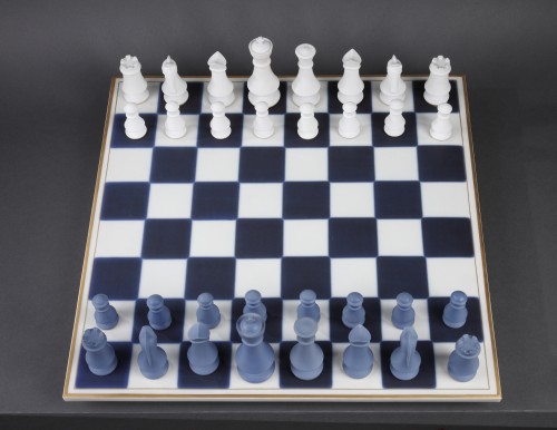 Céramiques, Porcelaines  - Jeu d'échecs en porcelaine de Sèvres, daté 1978-1988