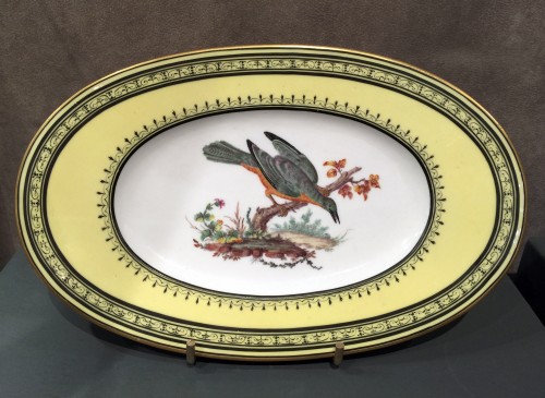 Louis XVI - Sucrier couvert en porcelaine tendre de Sèvres à fond jaune jonquille, daté 1791