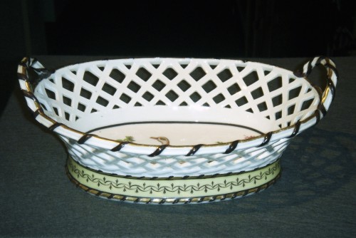 Céramiques, Porcelaines  - Panier en porcelaine dure de Sèvres à fond jaune jonquille, vers 1793-1795