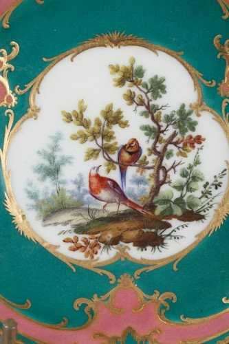 Céramiques, Porcelaines  - Soucoupe en porcelaine tendre de Sèvres, datée 1760
