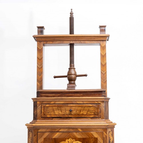 Linen Press with Spindle, 18th Century - Furniture Style Louis XIV