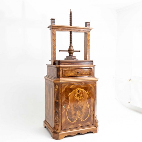 Mobilier Meuble d'appoint - Presse à lin avec vis, 18e siècle