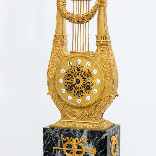 XVIIIe siècle - Pendule Lyre  Louis XVI, probablement Paris vers 1780