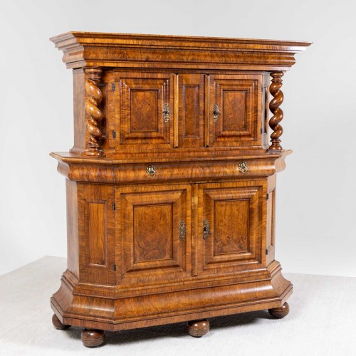 XVIIIe siècle - Cabinet baroque en noyer - Allemagne, Franconie XVIIIe siècle