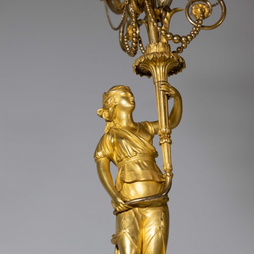 XVIIIe siècle - Paire de cadélabres en bronze doré au feu, France vers 1785