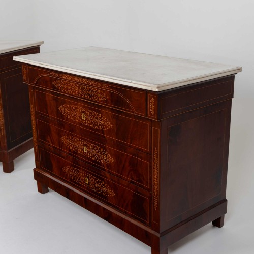 XVIIIe siècle - Paire de commodes Charles X vers 1830