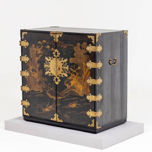 Japanese black Lacquer Cabinet, Late 17th Century - 