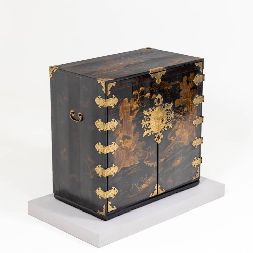 17th century - Japanese black Lacquer Cabinet, Late 17th Century