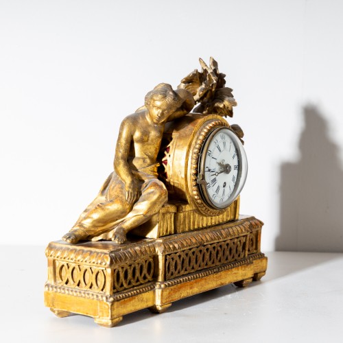 XVIIIe siècle - Louis Seize Mantel Clock in a Giltwood Case, End of 18th Century