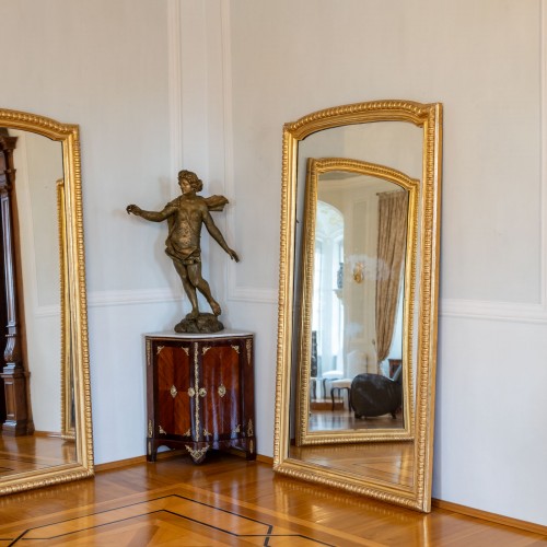 Grands miroirs dans un cadre patiné d'or, Italie Milieu du XIXe siècle - Miroirs, Trumeaux Style 