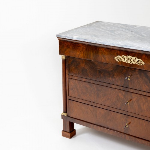  - Paire de commodes avec dessus en marbre gris, Italie, 1er tiers du 19e siècle