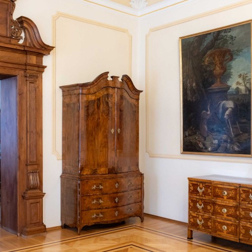 Grande armoire baroque en noyer, milieu du 18e siècle - Mobilier Style 