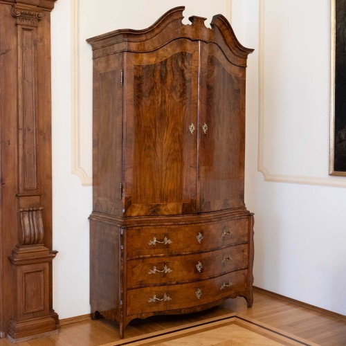 Mobilier Cabinet & Coffre - Grande armoire baroque en noyer, milieu du 18e siècle
