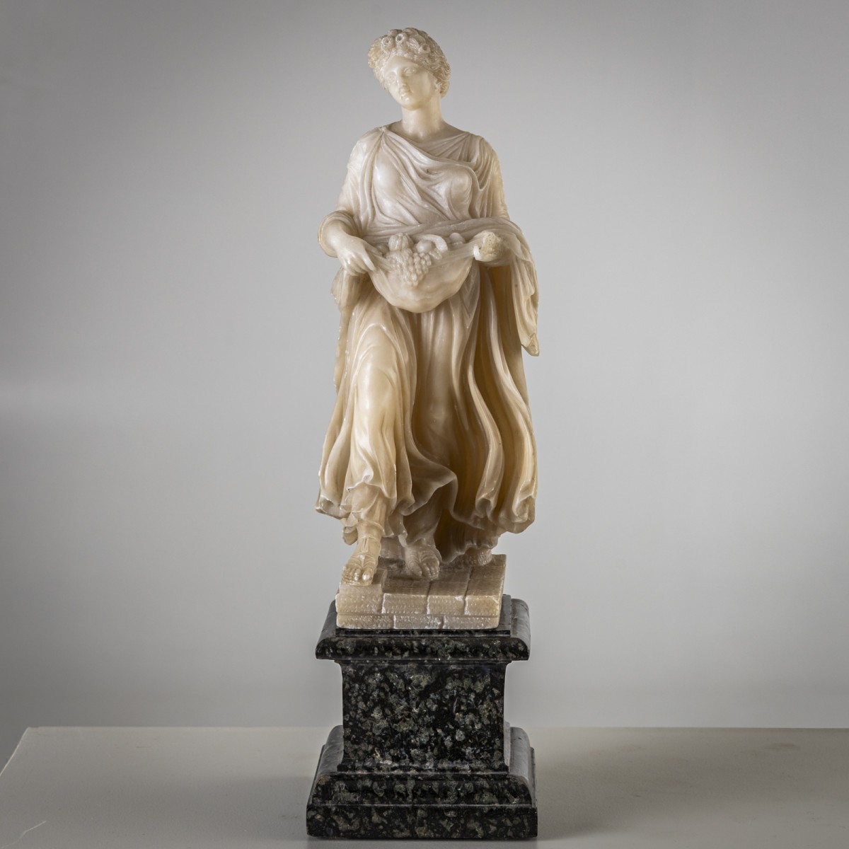 Statue Farnese Antinous En Albâtre Blanc – Reproduction Romaine Antique, Hauteur 18 Cm, Sculpture Décorative Pour Collectionneurs