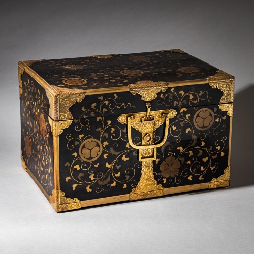 Japanese Lacquer Chest, Edo Period - 