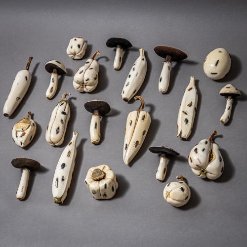 19th century - Collection of 23 Shibayama Objects, Japan Meiji Period Late 19th Century