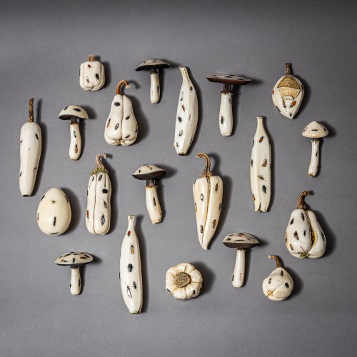 Collection of 23 Shibayama Objects, Japan Meiji Period Late 19th Century - 