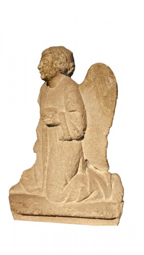 Ange agenouillé
