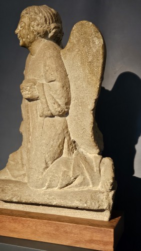Kneeling angel - 