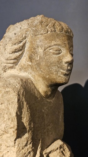 Kneeling angel - Middle age