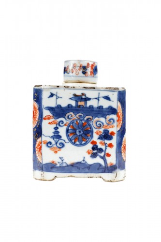 China, porcelain tea caddy on imari decor, Qianlong 18th century