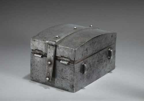 Iron messenger box, 16th century - Curiosities Style 
