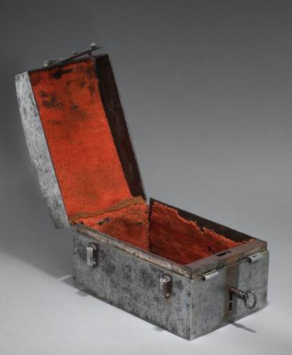 <= 16th century - Iron messenger box, 16th century