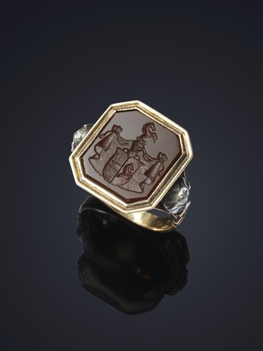 18th century ring with coat-of-arms intaglio - Antique Jewellery Style 