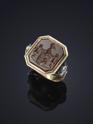 18th century - 18th century ring with coat-of-arms intaglio