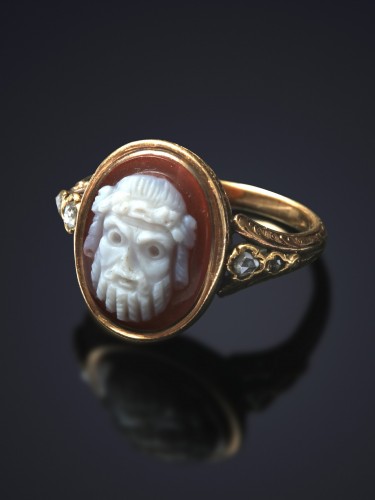  - Bague avec camée au masque bachique