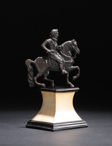 Sculpture  - Applique bronze depicting a laureate and armored rider