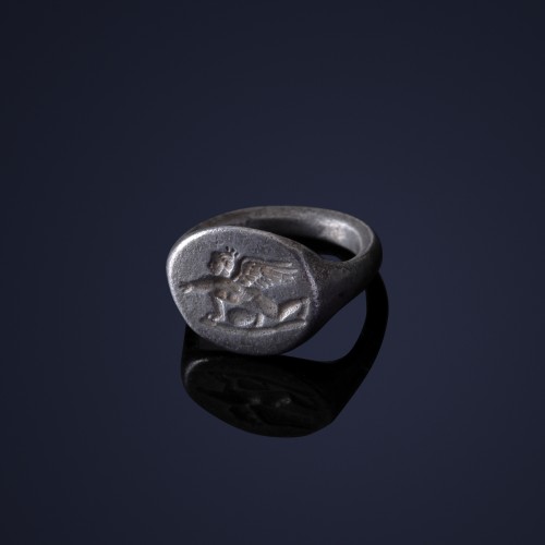 Greek silver ring engraved with a winged Eros - Ancient Art Style 