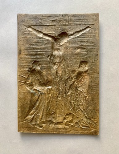Crucifixion, relief allemand de la Renaissance - Emmanuel Soubielle Works of Art