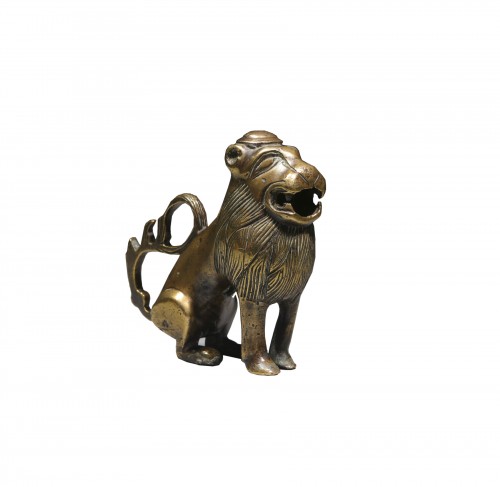 Petit lion en bronze ou étain, XVe siècle