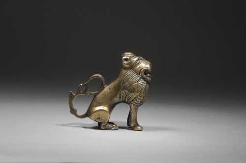 Objets de Vitrine  - Petit lion en bronze ou étain, XVe siècle