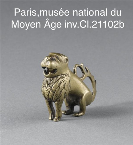 Moyen Âge - Petit lion en bronze ou étain, XVe siècle