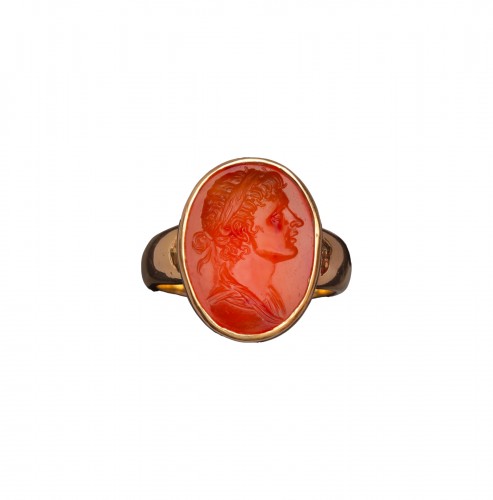 Gold ring with carnelian intaglio