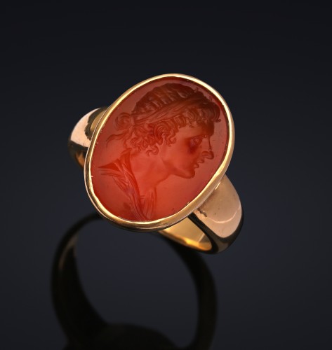 Antique Jewellery  - Gold ring with carnelian intaglio