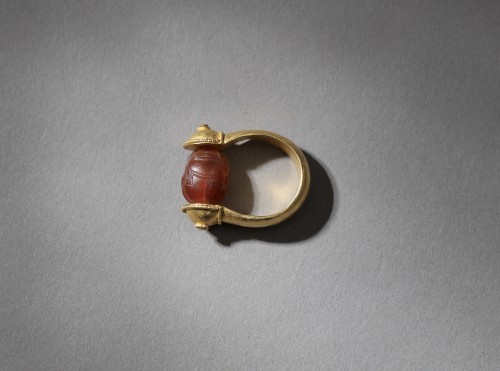 Ancient Art  - Etruscan gold ring with scarab