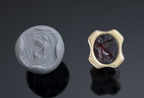 Roman carnelian intaglio depicting a sphinx - Ancient Art Style 