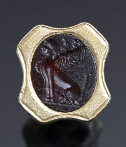 Roman carnelian intaglio depicting a sphinx - 