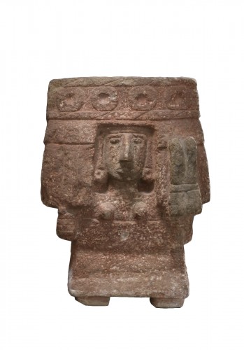 Statue azteque de la deesse chicomecoatl