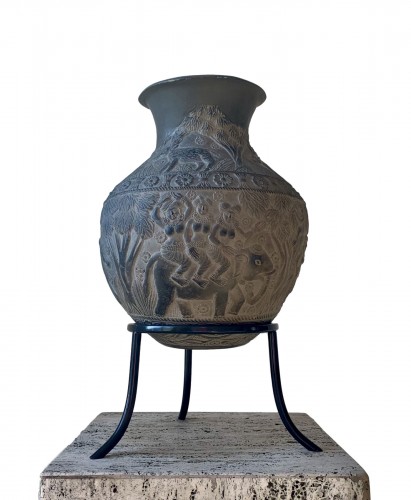 a chandraketugarh vase