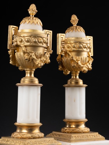 19th century - White marble and gilt bronze candleholders