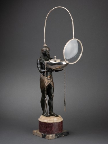 Lampe à l'huile portée par une Egyptienne - Luigi Valadier (Rome, 1726-1785) - Sculpture Style Empire
