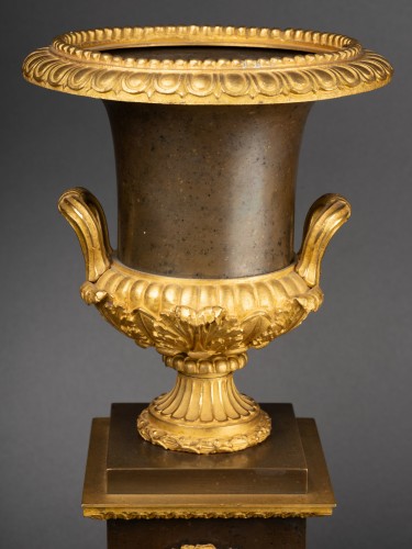 Objet de décoration Cassolettes, coupe et vase - Paire de vases Médicis sur socle début XIXe