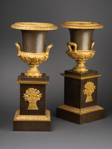 XIXe siècle - Paire de vases Médicis sur socle début XIXe