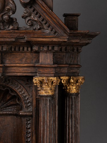 Niche en chêne sommée d'une coquille Saint-Jacques, fin XVIe début du XVIIe siècle - Matériaux & Architecture Style 