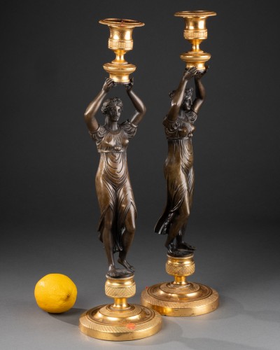 XVIIIe siècle - Paire de bougeoirs d'époque Directoire