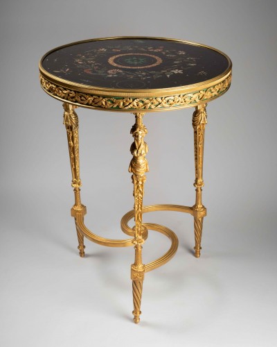 Gilded bronze table, model by Adam Weisweiler - 